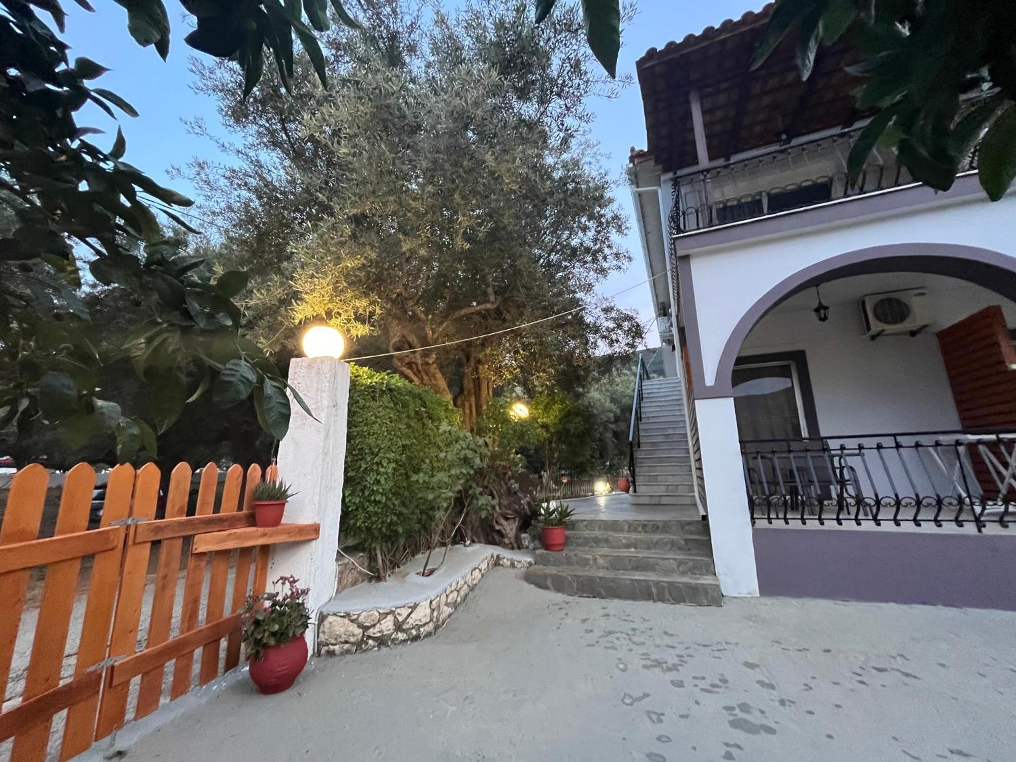 Nikos Studios Keri Exterior foto